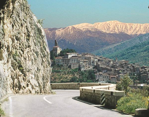 Parco d'Annunzio e Riserva Gole del Sagittario: Poesia e Natura da sempre si abbracciano